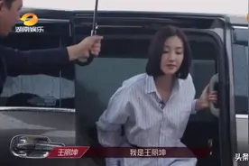 《乘风破浪的姐姐》第一次出场，只有两位姐姐对撑伞小哥表示感谢图片