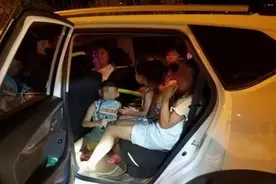 7座车已经坐满7人，再抱一个婴儿算超载吗？交警给出了正确答案图片