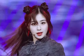 哪有什么“一夜长大”，张含韵的16年才是“乘风破浪”图片