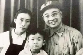 开国大将陈赓路子狂野，先搬空朱德苹果，后藏毛主席烟图片