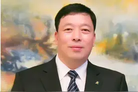 捡垃圾的农村穷小子，如今身价2600亿，超刘强东，成江苏首富图片