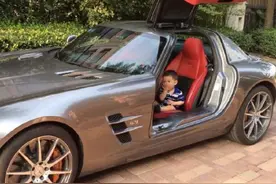 家长开豪车接孩子被指“炫富”，宝妈回怼：这车是家里最便宜的图片