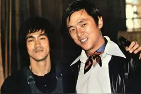 让谢贤爬来台湾见他，帮成龙摆脱虎口，黑白通吃的王羽到底是谁？图片