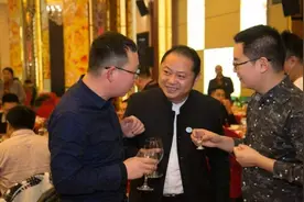 晚上喝多，第二天早上还有一身酒味？别担心，2个方法去酒气图片