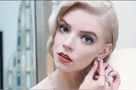 安雅再夺最佳女主，穿蕾丝深V长裙超惊艳，网友：美成教科书图片