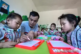 杨明：十二年的深情坚守图片