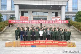 全国爱国拥军模范寇立国慰问武警四川省总队训练基地图片