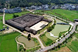 偶遇赣南最大方形围屋，见到独一无二“阴阳井”图片