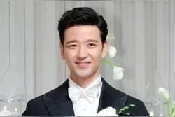 人气男演员宣布离婚！曾与妻子交往5月闪婚，网友：跟过家家一样图片