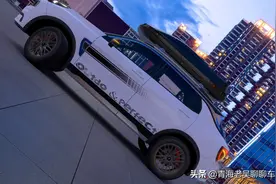 领克01改装，双色车身搭配车身拉花，前唇侧裙齐装上阵图片