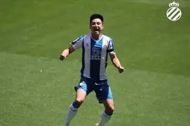外媒点赞武磊坚韧不拔！保级路上，21年前的“中国杨”还在等待他超越图片