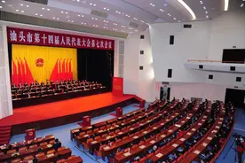 市十四届人大七次会议胜利闭幕！曾风保当选市人民政府市长，彭章波当选市人民检察院检察长图片