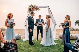 攀岩界狗粮从天而降：《徒手攀岩》的他结婚了图片