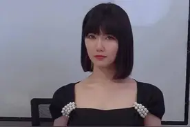 网红杭州郑女士摘口罩了，神秘口罩下的颜值，你觉得失望吗？图片