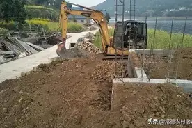 农村回填土基础，夯实方法多种多样，方法用尽了地基还是一样下沉图片