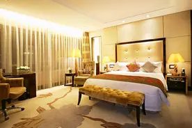 出差旅游住酒店，有经验女人会带“这3样”！安全舒适，你知道吗图片