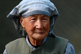 58岁母亲再婚，儿女拼命反对，母亲：我已不欠你们，请放过我余生图片