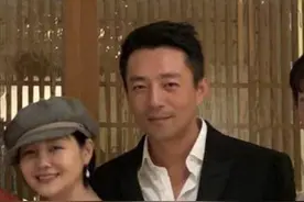 汪小菲晒与大S新旧合照对比，感叹老婆一直美自己却老了图片