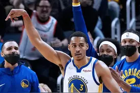 30+17+28！勇士普尔场均25分！库里也按不住他啊图片