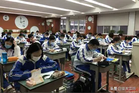 开学第一天考试，学生感到“心痛”，学霸笔记复习考试方便图片