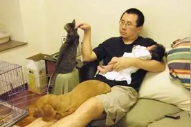 一组父女10年合照火了，爸爸和女儿变化明显，网友：看完泪目图片