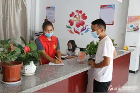 用青春绘就暑期生活缤纷色彩图片