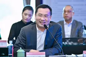 长江国际商会创始人兼会长刘萌：让武汉走在世界的目光里图片