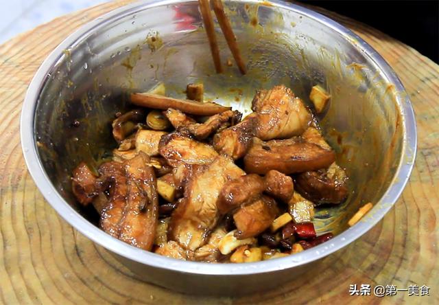 大厨做正宗豫菜“河南条子肉”，出锅飘香四溢，肥而不腻又入味