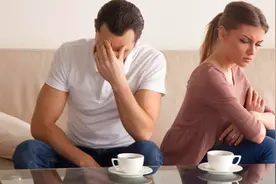 40岁离婚女人哭诉：一场同学聚会，毁了我15年幸福婚姻图片