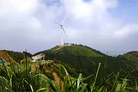 江西铜鼓仙姑潭，没有看到飞瀑深潭，但看到最美的大风车图片