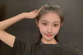 张子枫夏梦被分在同一寝室，本以为室花已定，看到一床后，草率了图片