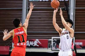 邓蒙29分弗雷戴特27+12 上海险胜吉林夺3连胜图片