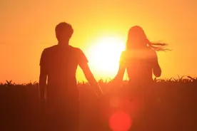 其实，女人这样和你相处，心里根本就没有你图片