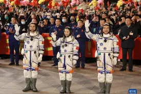 那个从没去过太空的航天员，把女儿也搭上了图片