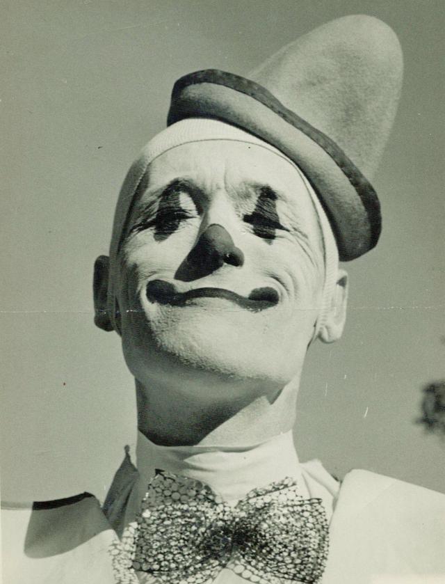 《小丑》为什么叫Joker，而不叫Clown？