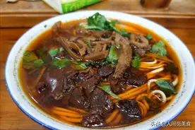 合肥数一数二的牛肉拉面，13元1碗清早就坐满人，能吃上算运气好图片