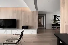 我家全屋瓷砖，爸妈家全屋木地板，两种地面用起来有何不同？图片