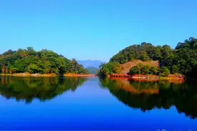 广州避暑胜地，依山傍水环境清幽，而且还有天池和薰衣草花海图片