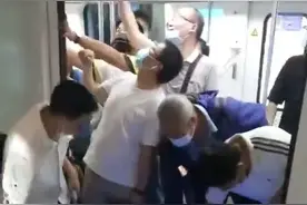 2个月大婴儿掉进地铁轨道，妈妈挡车门求救！关键时刻他出手了图片
