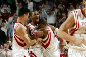 当年麦迪35秒13分带队逆转马刺，苏群：按现在规则，不可能了图片