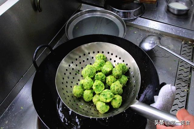 素丸子最正确做法，全程不加水、外焦里软不油腻，既当零食又当菜