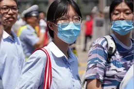 高中不努力，大学要去读隔壁985大学，师生的调侃也太凡尔赛了图片