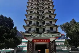 郑州二七纪念塔：吴佩孚调集2万军警制造二七惨案图片