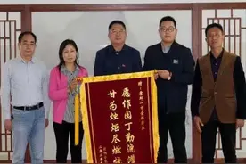 截肢少年高考684分，以不屈斗志跨越命运窄门｜新京报快评图片