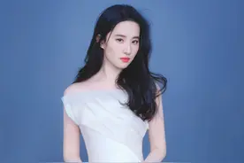 刘亦菲圆脸粗臂，美背、天鹅颈都没了？快看这些体态问题中招没？图片