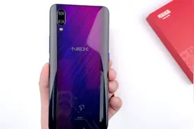 2499元的vivo NEX开箱，开箱一瞬间：我觉得这个手机应该卖5000元视频封面