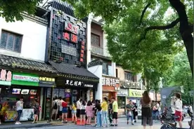 单店月租十几万，半月营业额为“0”，还有2000余家加盟店……“黑色经典”启动“全员激励计划”图片