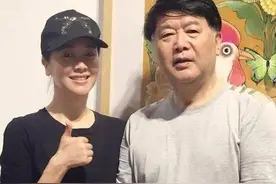 演员左小青宣布离婚，与富商结婚十年后，被曝和平分手图片