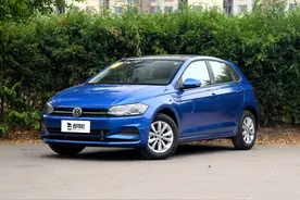 底盘不输中型车，车身灵活更好停车，合资低价小车，实拍Polo图片