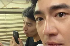 赵又廷探班林更新，赵又廷却忙着和高圆圆视频，林更新发文吐槽图片
